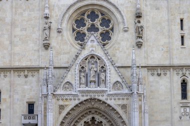 Zagreb, Hırvatistan - 23 Eylül 2023: Gotik Zagreb Katedrali ile ana cephe, Kaptol 'da yer alan Roma Katolik Kilisesi (Yukarı Kasaba))