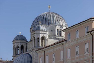 Trieste, İtalya - 26 Eylül 2023: Piazza Sant 'Antonio Nuovo' daki 18. yüzyıl ortodoks Aziz Spyridon Kilisesi