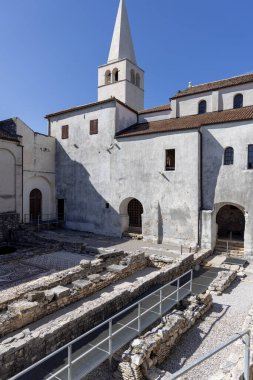 Porec, Hırvatistan, Istria - 25 Eylül 2023: Ortaçağ Euphrasian Bazilikası 'nda arkeolojik alan, Bizans tarzı Roma katolik kilisesi