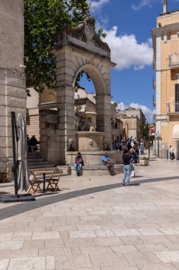 Matera, İtalya - 22 Mayıs 2024: Fontana Ferdinandea, tarihi çeşme Vittorio Veneto Meydanı 'nda (Piazza Vittorio Veneto Meydanı)