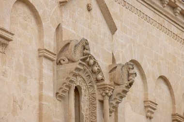Matera, İtalya - 22 Mayıs 2024: 13. yüzyıl Matera Katedrali Romence inşa edilmiştir. Matera şehrinin en yüksek noktasıdır ve Sassi 'nin iki bölgesini ayırır.