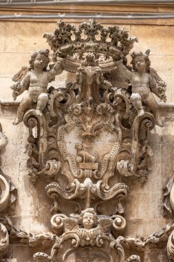 Martina Franca, İtalya, Apulia - 25 Mayıs 2024: Saint Dominic Barok Kilisesi Dekoratif Cephesi (Chiesa San Domenico)