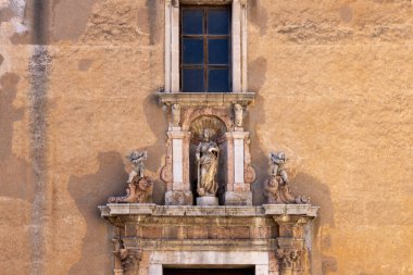 Taormina, Sicilya, İtalya - 28 Nisan 2023: St. Catherine İskenderiye Barok Kilisesi (Chiesa di Santa Caterina d 'Alessandria), St. Catherine Meydanı (Santa Caterina Meydanı))