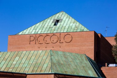 Milan, İtalya - 28 Eylül 2018: Piccolo Teatro Strehler (Piccolo Teatro di Milano) 1947 yılında kuruldu. Antonio Greppi Meydanı 'nda yer alır (Largo Antonio Greppi)