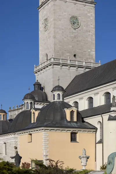 Czestochowa, Polonya - 18 Ekim 2024: Jasna Gora Bazilikası ve kiliseleri, ünlü hac merkezi. Czestochowa 'lı Meryem Ana' nın mucizevi görüntüsüyle Marian tapınağının olduğu yer.