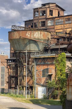 Ostrava, Çek Cumhuriyeti - 2 Eylül 2024: Düşük Vitkovice (Dolni oblast Vitkovice), 19. yüzyıl demir fabrikasının sanayi sonrası kalıntıları