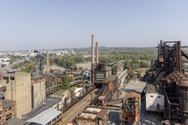 Ostrava, Çek Cumhuriyeti - 2 Eylül 2024: Düşük Vitkovice (Dolni oblast Vitkovice), 19. yüzyıl demir fabrikasının sanayi sonrası kalıntıları