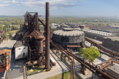 Ostrava, Çek Cumhuriyeti - 2 Eylül 2024: Düşük Vitkovice (Dolni oblast Vitkovice), 19. yüzyıl demir fabrikasının sanayi sonrası kalıntıları