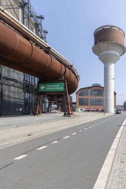 Ostrava, Çek Cumhuriyeti - 2 Eylül 2024: Düşük Vitkovice (Dolni oblast Vitkovice), 19. yüzyıl demir fabrikasının sanayi sonrası kalıntıları