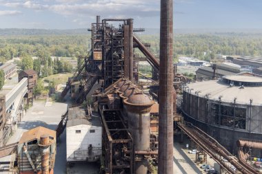Ostrava, Çek Cumhuriyeti - 2 Eylül 2024: Düşük Vitkovice (Dolni oblast Vitkovice), 19. yüzyıl demir fabrikasının sanayi sonrası kalıntıları