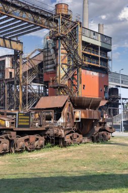 Ostrava, Çek Cumhuriyeti - 2 Eylül 2024: Düşük Vitkovice (Dolni oblast Vitkovice), 19. yüzyıl demir fabrikasının sanayi sonrası kalıntıları