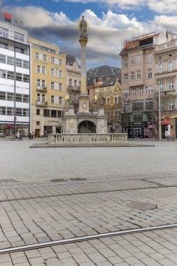 Brno, Çek Cumhuriyeti, Moravya - 5 Mart 2023: 17. yüzyıl Veba Sütunu (Morovy sloup) Özgürlük Meydanı 'nda yer almaktadır. Salgının sona ermesinin anısına inşa edildi.
