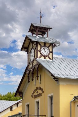Krynica-Zdroj, Polonya - 31 Ağustos 2022: 19. yüzyıl Stare Lazienki Mineralne binası (Eski Mineral Hamamları), eski bir hamam tesisi