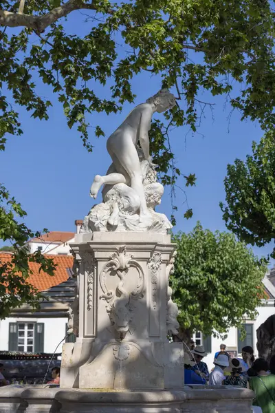 Dubrovnik, Hırvatistan - 27 Haziran 2023: Amerling Çeşmesi tarihi Eski Şehir 'in önündeki Pile Meydanı' nda yer alıyor