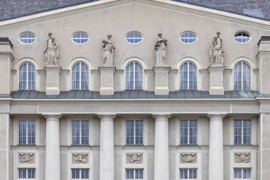 Brno, Çek Cumhuriyeti, Moravya - 5 Mart 2023: Zelny trh Meydanı 'ndaki tarihi otel binası, dekoratif cephe