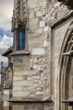 Brno, Çek Cumhuriyeti, Moravya - 5 Mart 2023: Petrov tepesinde yer alan 11. yüzyıl Aziz Peter ve Paul Katedrali. Roma Katolik Kilisesi, Brno Piskoposluğu 'nun merkezi.