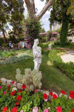 Capri Adası, İtalya - 28 Temmuz 2021: Augustus Bahçeleri, Capri Adası 'ndaki botanik bahçeleri