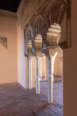 Malaga, İspanya, Endülüs - 26 Mart 2025: Alcazaba 'daki Nasrid Sarayı, 11. yüzyıl Müslüman sarayı. İslami (Fas) mimari tarzında inşa edilmiştir.