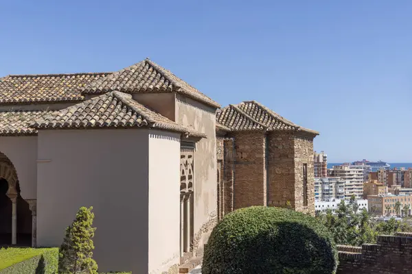 Malaga, İspanya, Endülüs - 26 Mart 2025: Alcazaba 'daki Nasrid Sarayı, 11. yüzyıl Müslüman sarayı. İslami (Fas) mimari tarzında inşa edilmiştir.