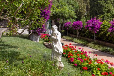 Capri Adası, İtalya - 28 Haziran 2021: Augustus Bahçeleri, Capri Adası 'ndaki botanik bahçeleri