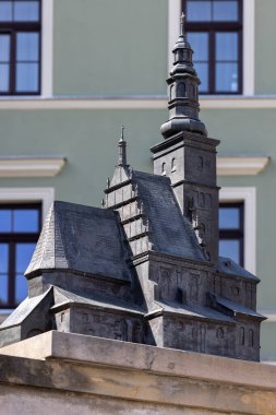 Lublin, Polonya - 23 Mayıs 2022: Eski kilise kilisesinin kopyası Eski Parish Meydanı 'ndaki Başmelek Aziz Mikail (Plac po Farze). Açık hava tesisi ve tarihi kent simgesidir.