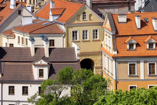 Lublin, Polonya - 24 Mayıs 2022: Grodzka Kapısı ile şehrin havadan görünüşü, savunma duvarlarının kalıntıları. Yahudi Kapısı olarak da bilinir çünkü Hristiyan ve Yahudi bölgelerini birbirine bağlar.