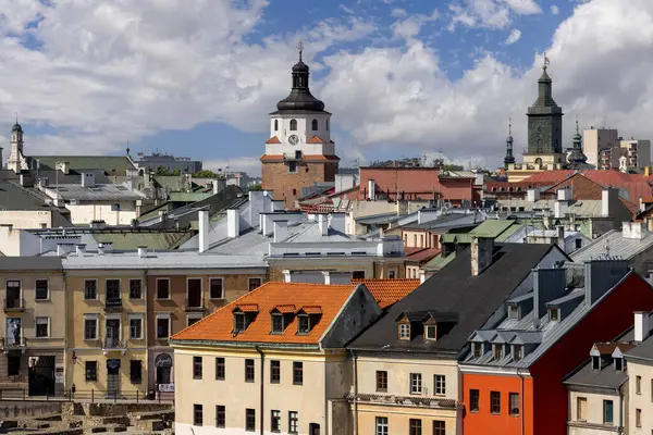 Lublin, Polonya - 24 Mayıs 2022: Eski Şehir Zamkowa Caddesi, Eski Mahalle Meydanı (Plac po farze) ve Krakowska Kapısı ve yeni Belediye Binası 'nın havadan görünüşü