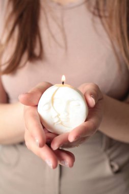 Tarot kartı düzeni. Dizüstü bilgisayarlı işyeri