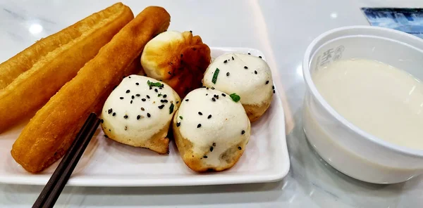 stock image Shanghainese breakfast dumplings and soya bean milk