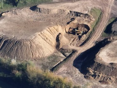 Büyük bir taş ocağı manzarası, çok büyük bir katman..