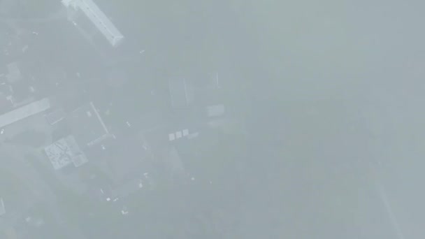 Imágenes Drones Hermoso Terreno Visto Través Las Nubes — Vídeos de Stock