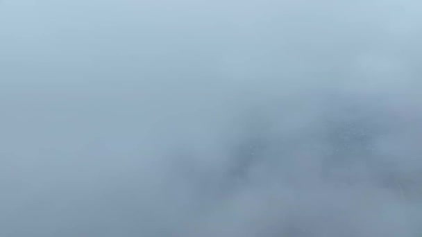 Drönarbilder Vacker Terräng Sedd Genom Molnen — Stockvideo