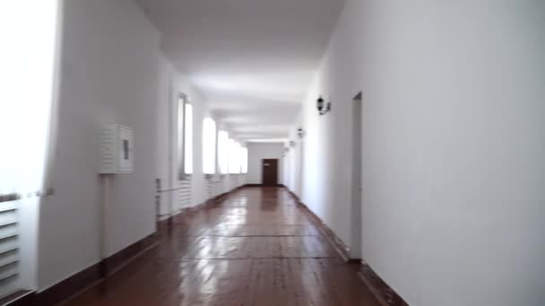 学校走廊的录像 — 图库视频影像