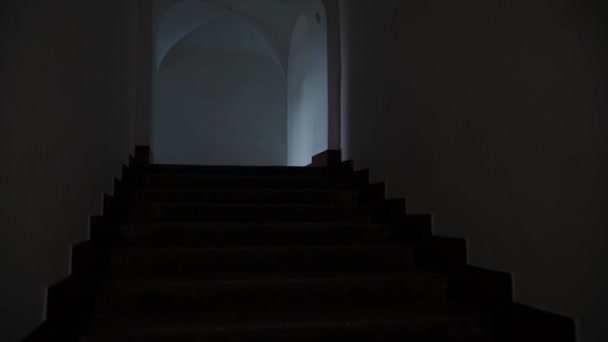 Imágenes Las Escaleras Oscuras Del Pasillo Escuela — Vídeo de stock