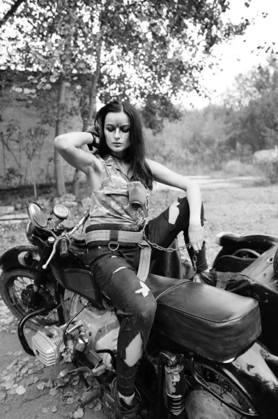 오토바이타고 여자의 — 스톡 사진