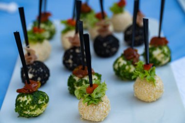 Lutsk, Ukrayna, 27 Mayıs 2023: Ulusal Gıda Teknolojileri Üniversitesi 'nin Volyn Profesyonel Koleji' nde Farklı Gıda Sunumu