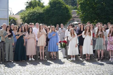 Lutsk, Ukrayna, 27 Mayıs 2023: Ulusal Gıda Teknolojileri Üniversitesi 'nin Volyn Profesyonel Koleji öğrencilerine takdirname