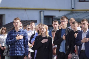 Lutsk, Ukrayna, 27 Mayıs 2023: Ulusal Gıda Teknolojileri Üniversitesi 'nin Volyn Profesyonel Koleji öğrencilerine takdirname