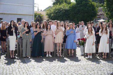 Lutsk, Ukrayna, 27 Mayıs 2023: Ulusal Gıda Teknolojileri Üniversitesi 'nin Volyn Profesyonel Koleji öğrencilerine takdirname