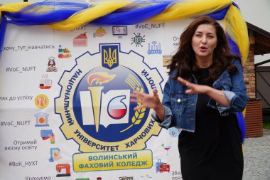 Lutsk, Ukrayna, 27 Mayıs 2023: Ulusal Gıda Teknolojileri Üniversitesi 'nin Volyn Profesyonel Koleji öğrencilerine takdirname