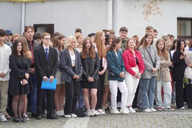 Lutsk, Ukrayna, 27 Mayıs 2023: Ulusal Gıda Teknolojileri Üniversitesi 'nin Volyn Profesyonel Koleji öğrencilerine takdirname