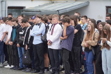 Lutsk, Ukrayna, 27 Mayıs 2023: Ulusal Gıda Teknolojileri Üniversitesi 'nin Volyn Profesyonel Koleji öğrencilerine takdirname