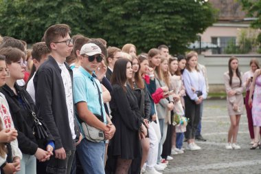 Lutsk, Ukrayna, 27 Mayıs 2023: Ulusal Gıda Teknolojileri Üniversitesi 'nin Volyn Profesyonel Koleji öğrencilerine takdirname