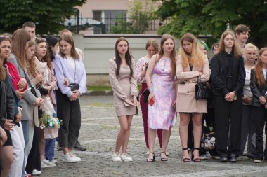 Lutsk, Ukrayna, 27 Mayıs 2023: Ulusal Gıda Teknolojileri Üniversitesi 'nin Volyn Profesyonel Koleji öğrencilerine takdirname