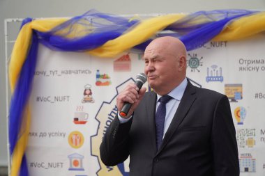 Lutsk, Ukrayna, 27 Mayıs 2023: Ulusal Gıda Teknolojileri Üniversitesi 'nin Volyn Profesyonel Koleji öğrencilerine takdirname