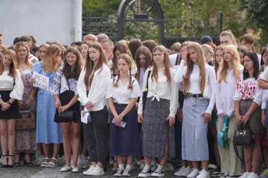 Lutsk, Ukrayna, 27 Mayıs 2023: Ulusal Gıda Teknolojileri Üniversitesi 'nin Volyn Profesyonel Koleji öğrencilerine takdirname