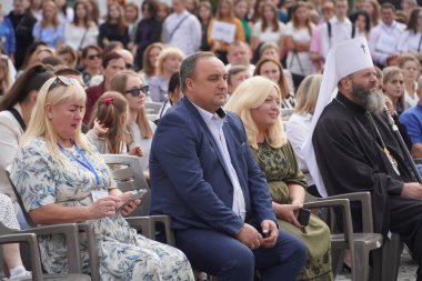 Lutsk, Ukrayna, 27 Mayıs 2023: Ulusal Gıda Teknolojileri Üniversitesi 'nin Volyn Profesyonel Koleji öğrencilerine takdirname