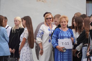 Lutsk, Ukrayna, 27 Mayıs 2023: Ulusal Gıda Teknolojileri Üniversitesi 'nin Volyn Profesyonel Koleji öğrencilerine takdirname