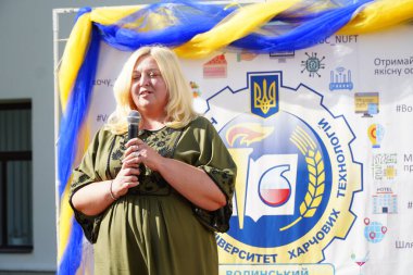 Lutsk, Ukrayna, 27 Mayıs 2023: Ulusal Gıda Teknolojileri Üniversitesi 'nin Volyn Profesyonel Koleji öğrencilerine takdirname