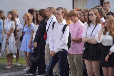 Lutsk, Ukrayna, 27 Mayıs 2023: Ulusal Gıda Teknolojileri Üniversitesi 'nin Volyn Profesyonel Koleji öğrencilerine takdirname